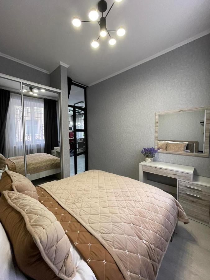 Vel Люкс Apartment Chernivtsi Exterior photo